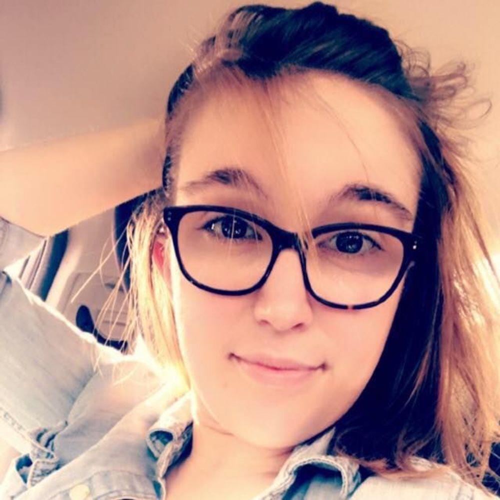 Meet your Posher, Kayla